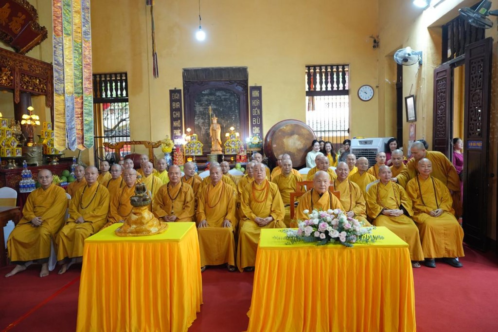 nha vua thai lan tham chua quan su_nguoiphattu.com28.jpg